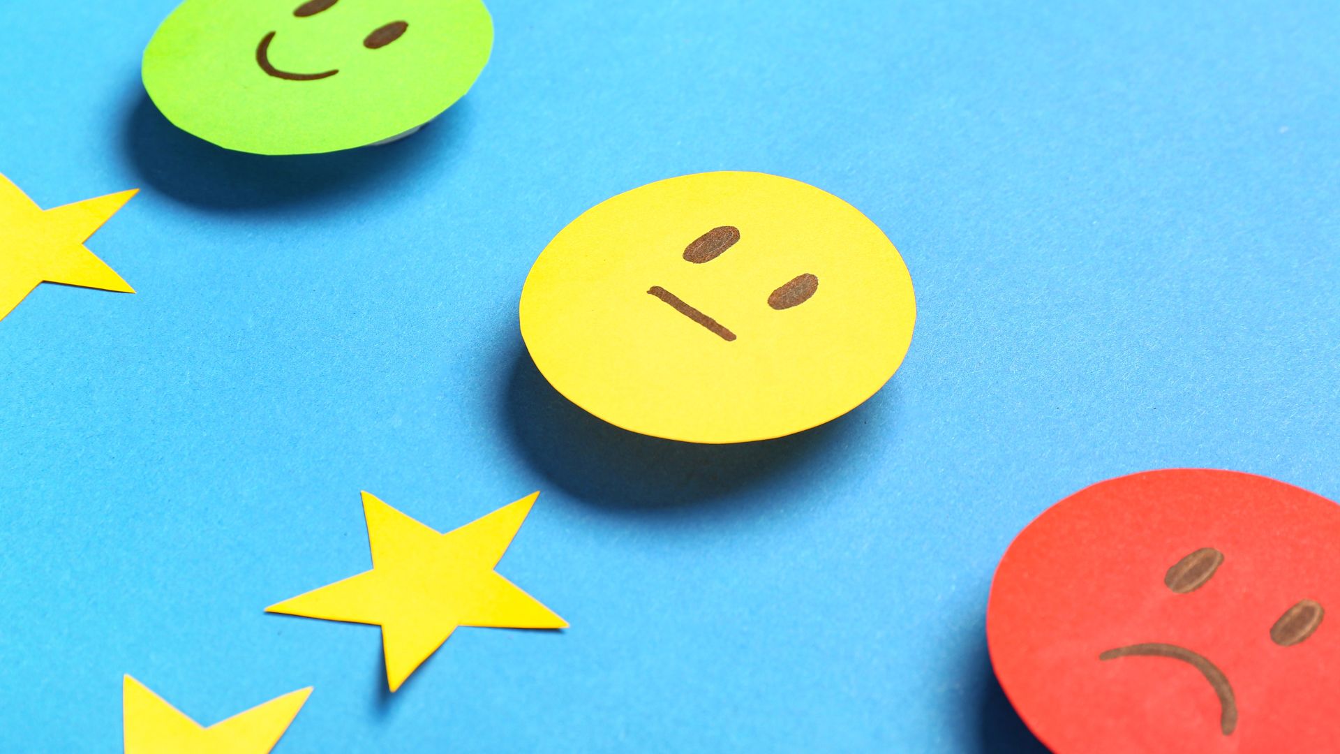 Descubra como empresas como Amazon e Glossier utilizam avaliações para impulsionar o crescimento e conquistar a confiança dos clientes.