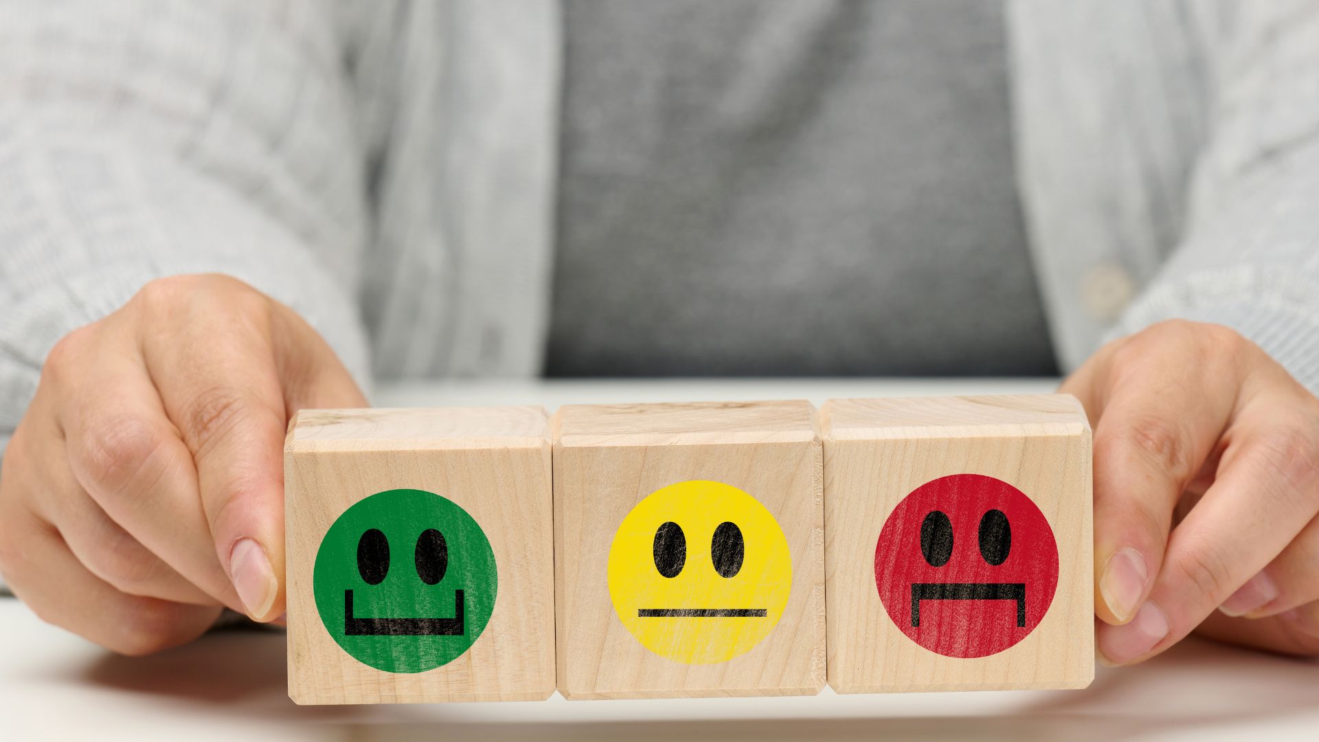 Descubra como avaliações recentes e em massa influenciam sua presença online e o ranking no Google. Aprenda a otimizar sua reputação digital!