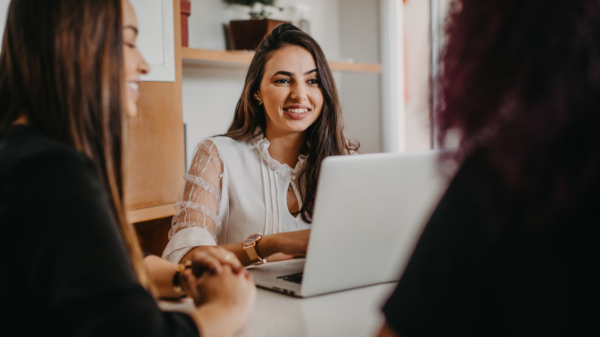 Descubra como as avaliações online impactam a reputação e a autoridade do seu negócio em mercados locais. Aproveite esse diferencial competitivo!